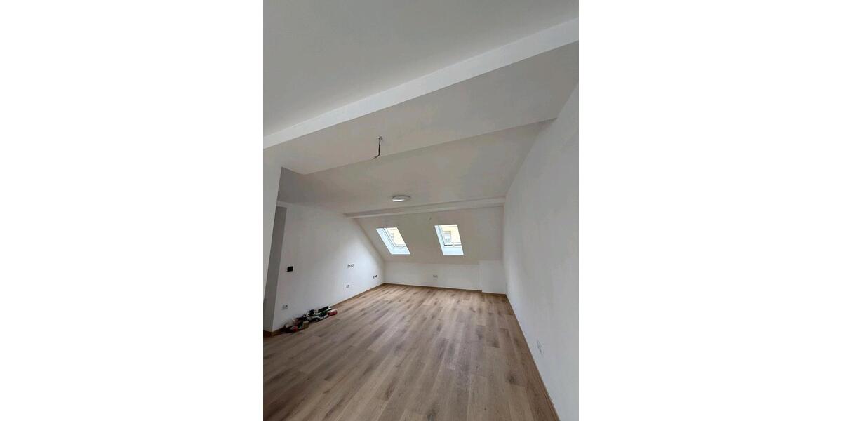 Dachgeschoßwohnung Nürnberg Eberhardshof - 3 Zimmer, 55 m&sup2;, 900&euro; | Angebot:26546317