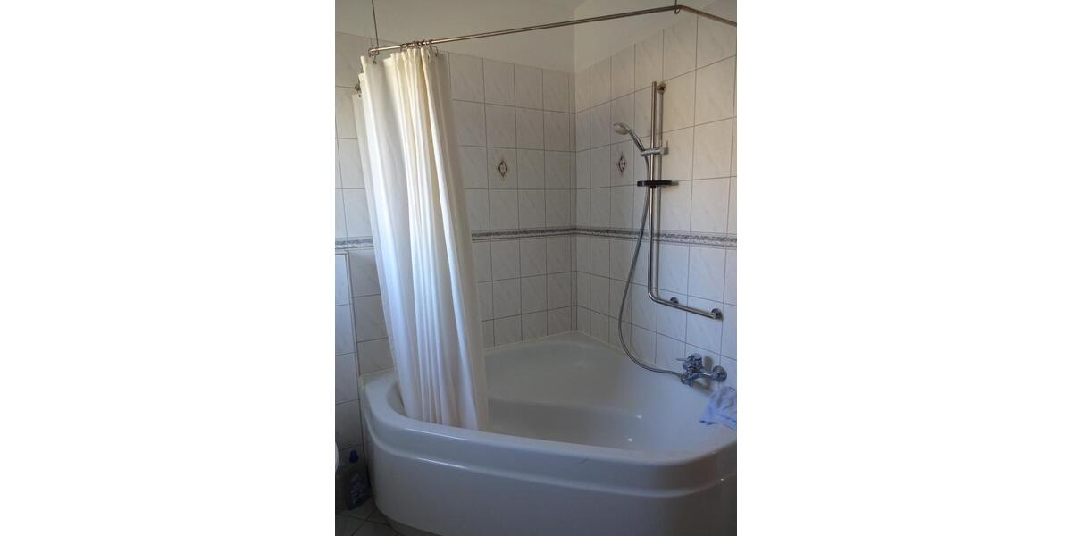 2 12 Zimmer-Erdgeschoss-Wohnung mit Möbeln - EBK-Terrasse-Garten 2.5 zimmer