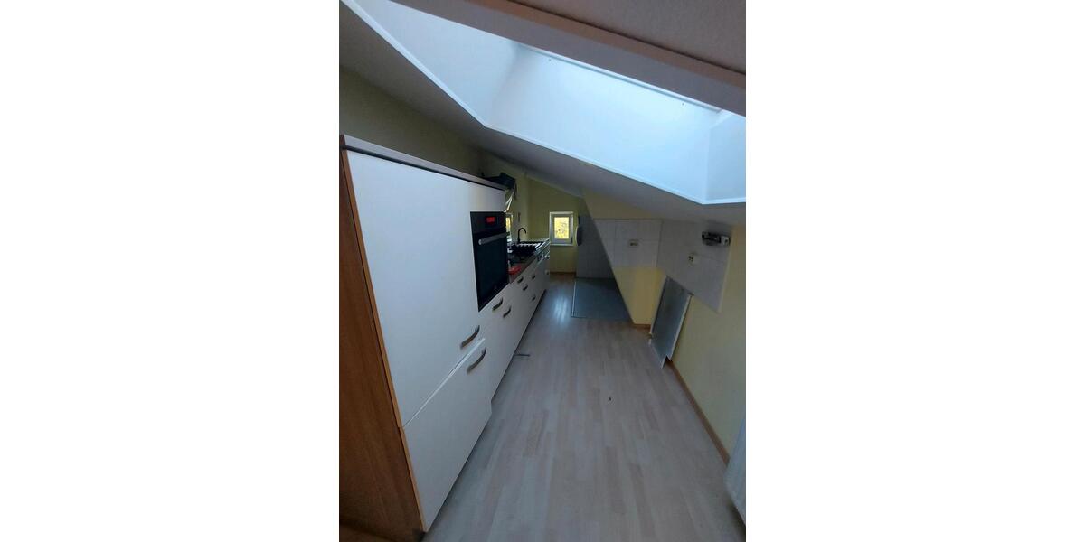 2,5-Zimmer-Dachgeschosswohnung mit Einbauküche 3 zimmer