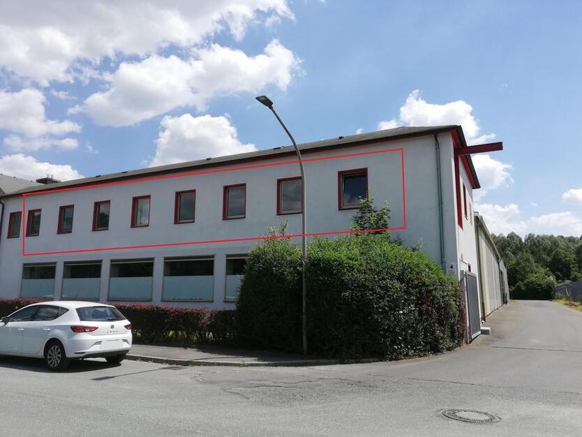 Ideal für Produktion & Lager: Renovierte Gewerbefläche mit Kranbahn nahe dem Hofer Freibad (ca. 188 m²) - neue Elektrik zimmer