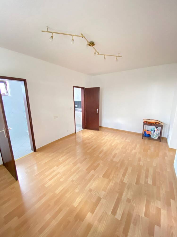 Renovierte 2-ZKB Single Wohnung mit EBK und Terrasse