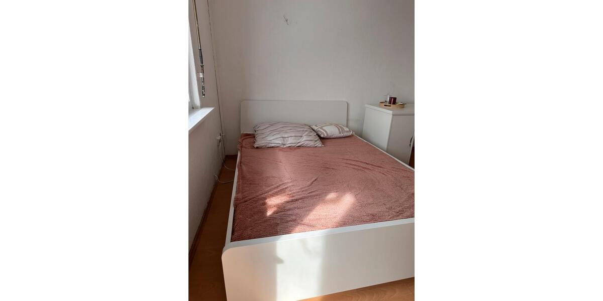 Großes und helles WG-Zimmer in zentraler Lage mit eigenem Balkon 1 zimmer