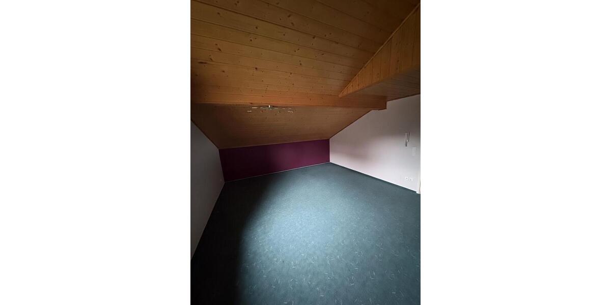 Dachgeschoßwohnung Mossautal - 5 Zimmer, 115 m&sup2;, 1.000&euro; | Angebot:25947874