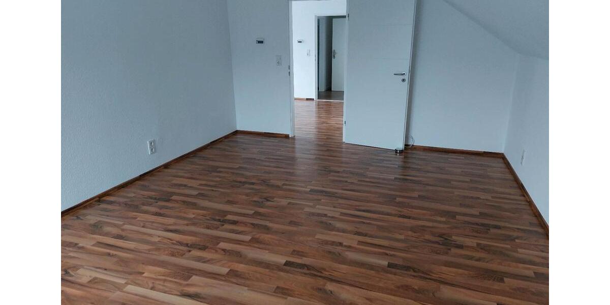 NIEDERREIFENBERG!,sehr helle,2 Zimmer Dachgeschosswohnung 2 zimmer