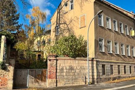 ZWEI HÄUSER, SCHUPPEN UND GARAGE 8 zimmer