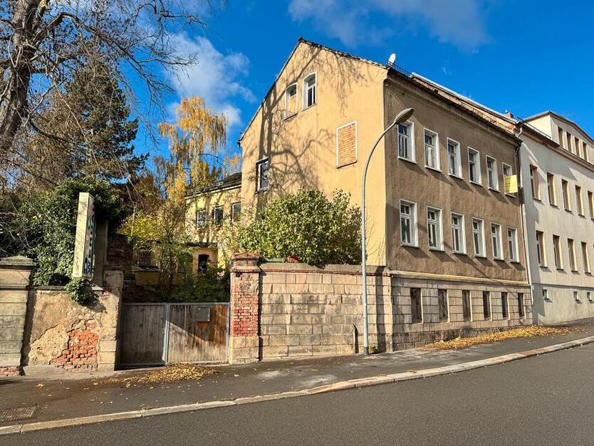 ZWEI HÄUSER, SCHUPPEN UND GARAGE zimmer