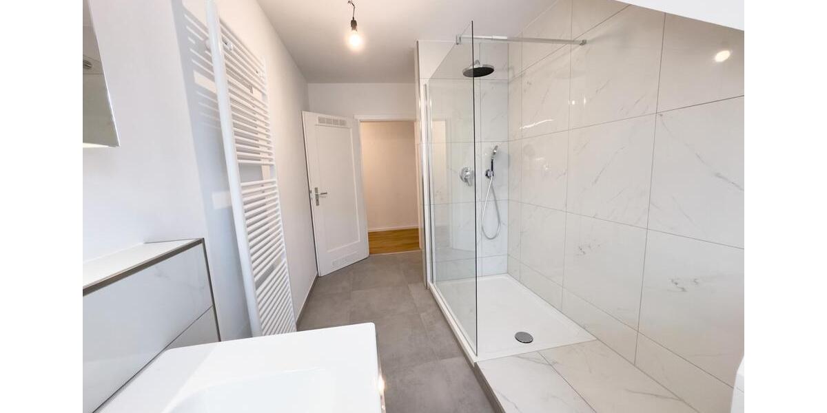 Dachgeschoßwohnung Stuttgart Bad Cannstatt - 3 Zimmer, 75 m&sup2;, 990&euro; | Angebot:26355327