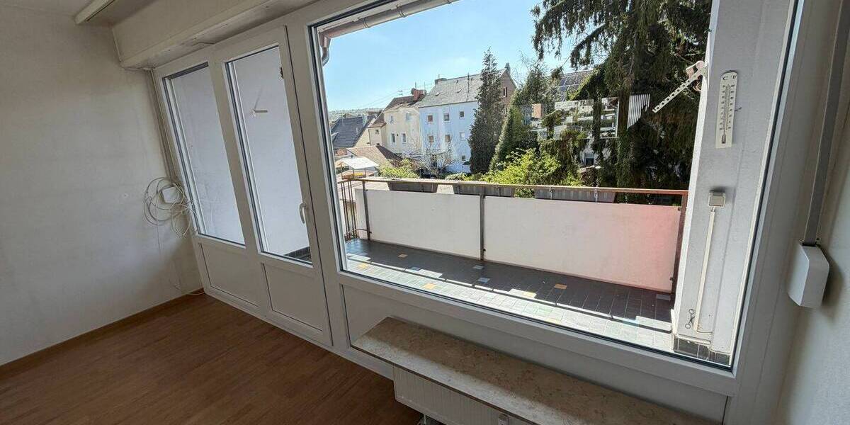 Etagenwohnung Saarbrücken Brebach-Fechingen - 3 Zimmer, 94 m&sup2;, 700&euro; | Angebot:26092634