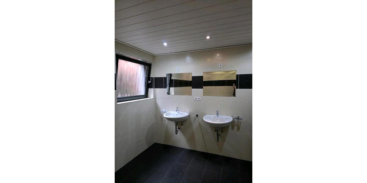 Erdgeschoßwohnung Neunkirchen - 4 Zimmer, 153 m&sup2;, 900&euro; | Angebot:25379472