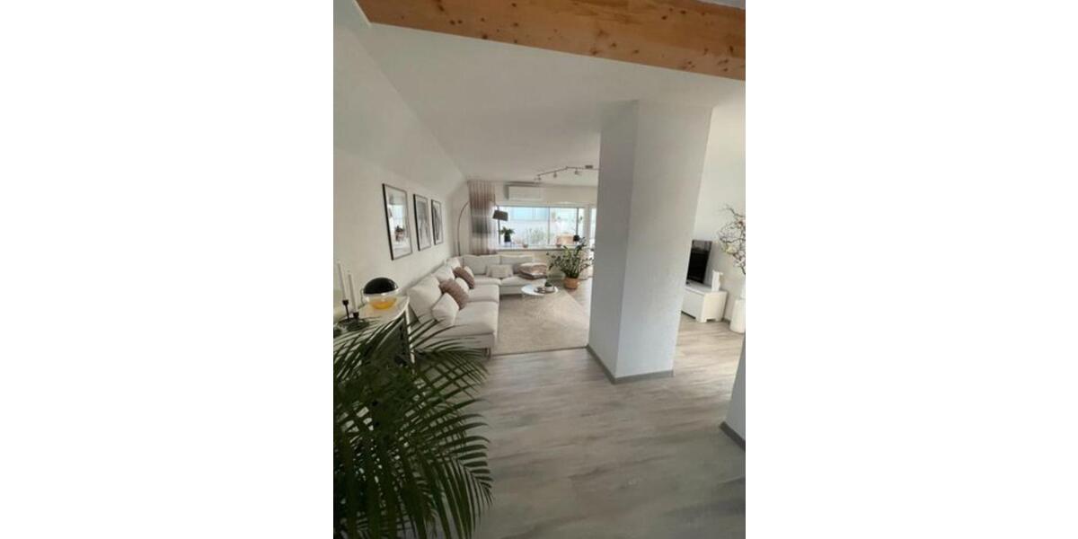 Dachgeschoßwohnung Homburg - 4 Zimmer, 110 m&sup2;, 950&euro; | Angebot:25989372