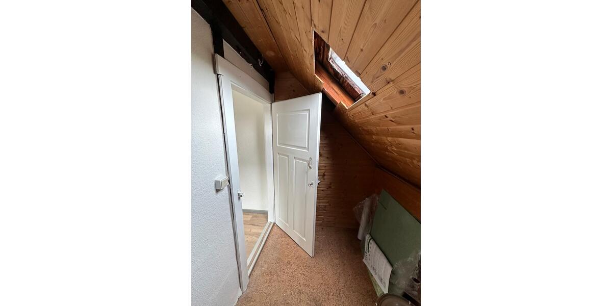 Dachgeschoßwohnung Konradsreuth - 2 Zimmer, 40 m&sup2;, 200&euro; | Angebot:26505244