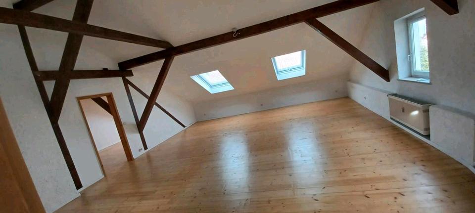 Dachgeschoßwohnung Landau an der Isar - 2 Zimmer, 100 m&sup2;, 740&euro; | Angebot:25943942