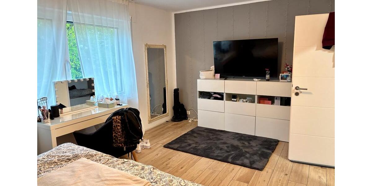 Dachgeschoßwohnung Uplengen - 5 Zimmer, 145 m&sup2;, 1.150&euro; | Angebot:26640652