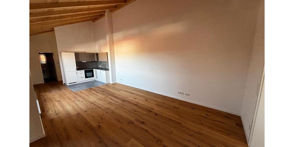 Dachgeschoßwohnung Feichten an der Alz - 4 Zimmer, 89 m&sup2;, 1.215&euro; | Angebot:25481408