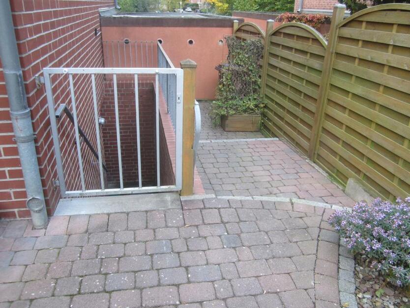 Schönes REH in Stade-Campe mit 6 Zimmern, Keller, Garten, Garage