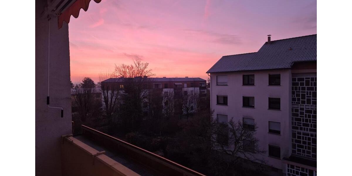 Frisch sanierte, sonnige 2-Zimmer-Wohnung mit Süd-Loggia & TG-Stellplatz – ruhig & zentral 2 zimmer