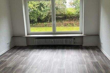 SUPERSÜSSE SINGLEWOHNUNG - Heller Wohnbereich durch große Fenster - Tageslichtbad mit Dusche 1 zimmer