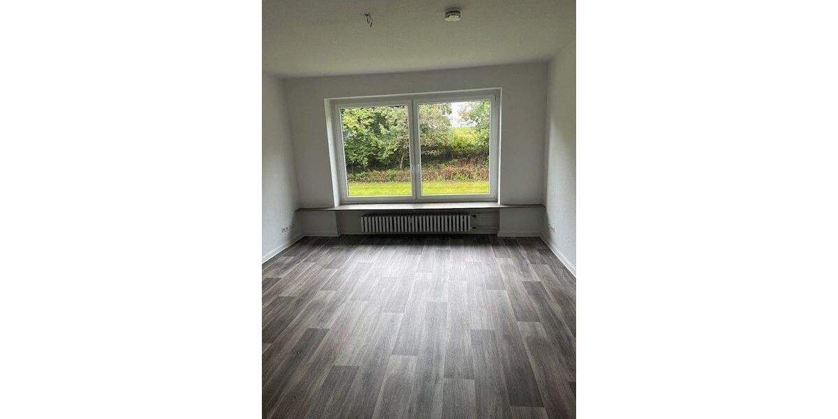 SUPERSÜSSE SINGLEWOHNUNG - Heller Wohnbereich durch große Fenster - Tageslichtbad mit Dusche 1 zimmer