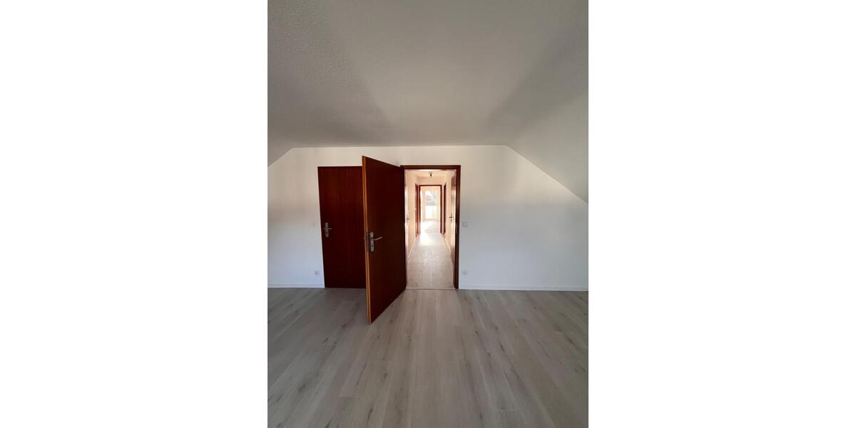 Helle 3-Zimmer DG Wohnung mit Südbalkon - 68 Quadratmeter 3 zimmer