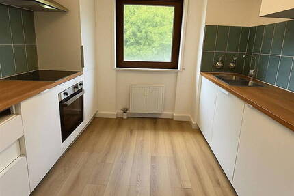 *Erstbezug* Kernsanierte 2,5-Zi-Wohnung mit EBK, Balkon und Garage