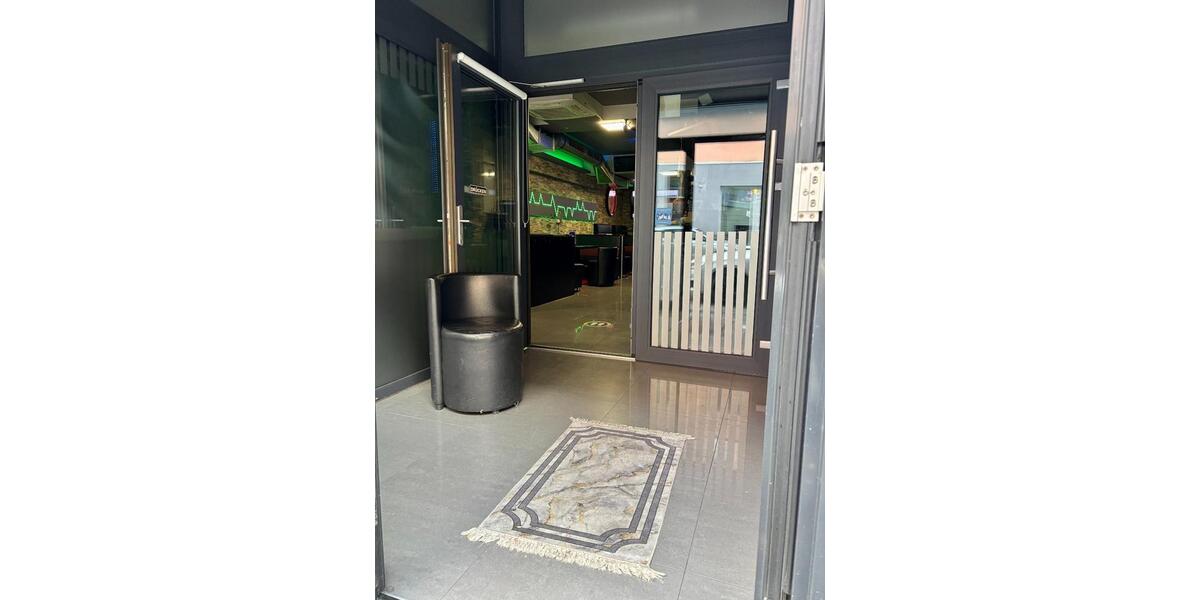 Sehr gut laufende Karaoke-Bar mit Inventarablöse, Hohe Einnahmen! zimmer