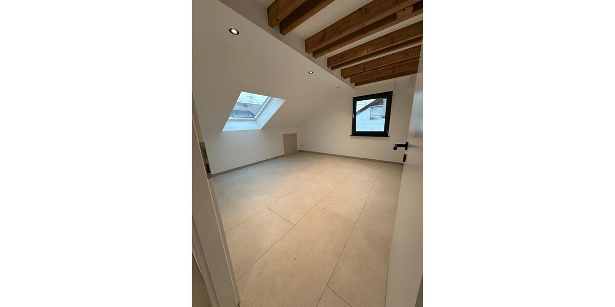 Dachgeschoßwohnung Weinstadt - 3 Zimmer, 72 m&sup2;, 1.100&euro; | Angebot:26663449