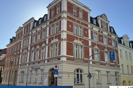 Helle 2,5-Zimmer-Dachgeschoßwohnung im Zentrum -Einbauküche auf Wunsch möglich!