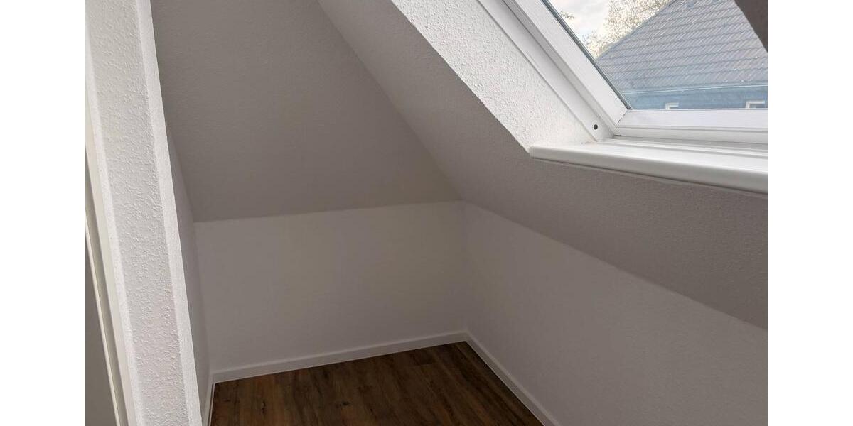 Dachgeschoßwohnung Düsseldorf Stadtbezirk 9 - 2 Zimmer, 49 m&sup2;, 590&euro; | Angebot:26182891