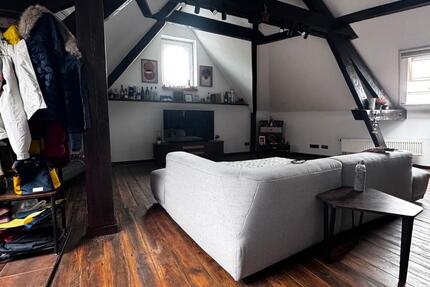 Zwischenmiete: Helle 90m² Dachgeschosswohnung in Top-Lage zimmer