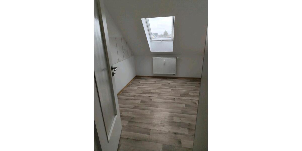 Dachgeschoßwohnung Glauchau - 3 Zimmer, 59 m&sup2;, 345&euro; | Angebot:26406541