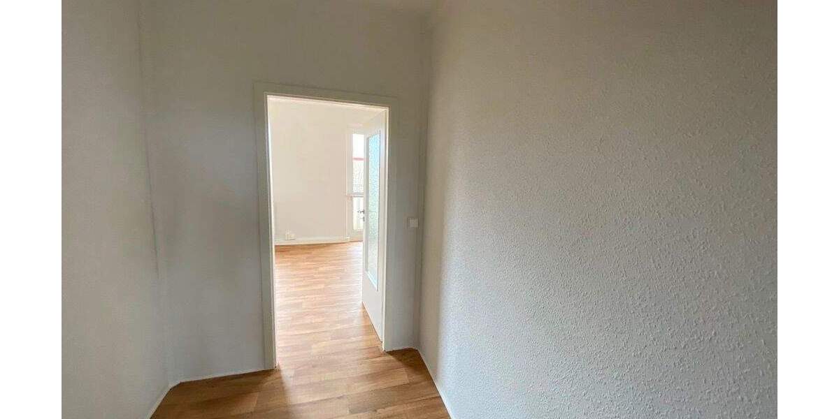 Etagenwohnung Suhl Neundorf - 4 Zimmer, 64 m&sup2;, 400&euro; | Angebot:25303994