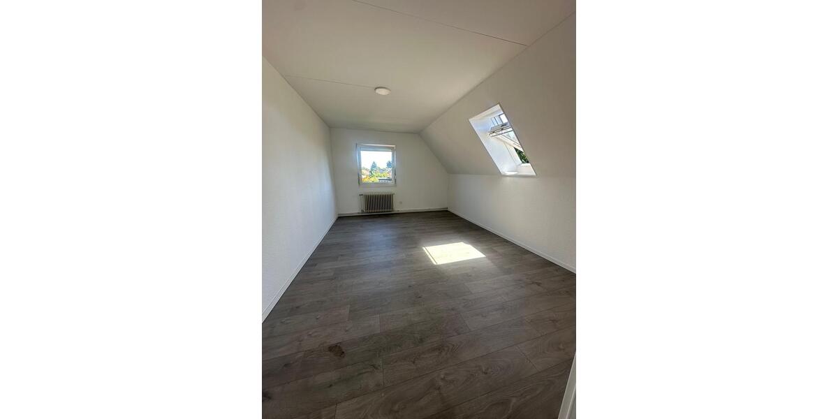 Etagenwohnung Schortens - 3 Zimmer, 100 m&sup2;, 1.050&euro; | Angebot:26705847