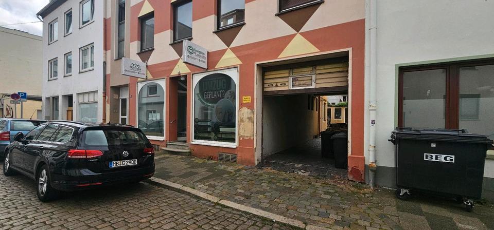 Nachmieter für Gewerbliche mit Halle und Parkplatz zimmer