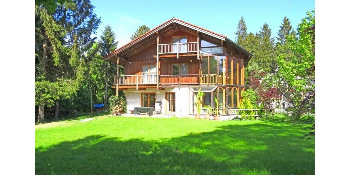 Großes Dachgeschoss Zimmer 64 qm in Isar Villa WG Gemeinschaft 1 zimmer