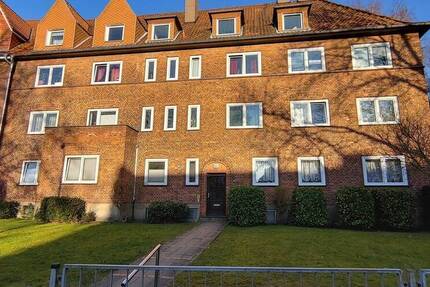 Zentrale Lage: Sanierte 2-Zimmer-Wohnung mit Balkon in HL-St. Jürgen (Nähe Uni), Ratzeburger Allee
