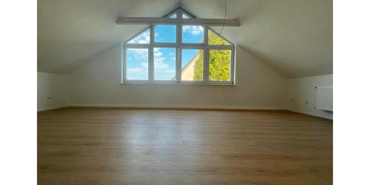 Dachgeschoßwohnung Weiden in der Oberpfalz - 3.5 Zimmer, 114 m&sup2;, 1.000&euro; | Angebot:23836211