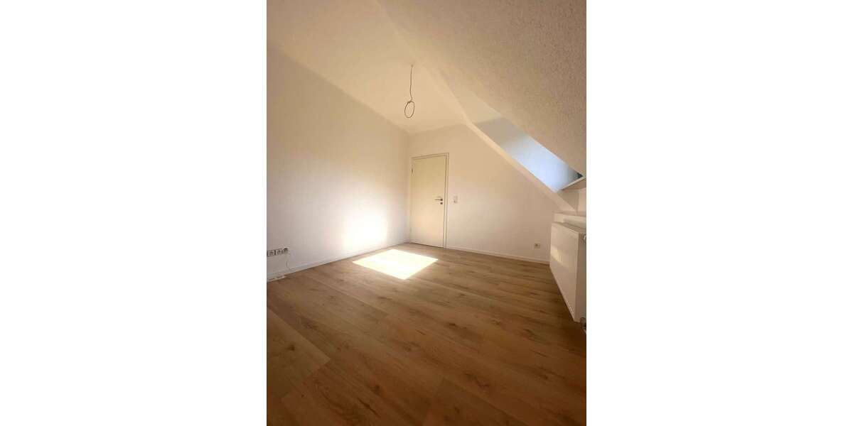 Sanierte und gepflegte 3ZKB Dachgeschosswohnung in St. Ingbert-Rentrisch - Dachgeschoßwohnung Sankt Ingbert | Angebot:27197100
