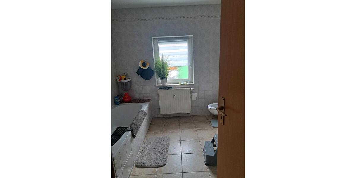 Erdgeschoßwohnung Römhild - 4 Zimmer, 80 m&sup2;, 695&euro; | Angebot:26149603