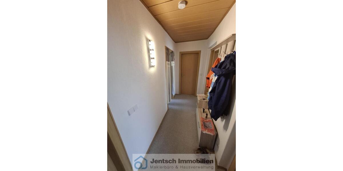 Etagenwohnung Teuchern - 3 Zimmer, 62 m&sup2;, 370&euro; | Angebot:23738678