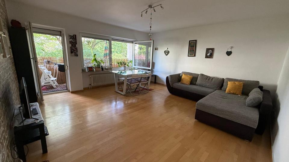 Zwischenmieter für 2 Zimmer in möblierter 4 Zimmer-Wohnung gesuch