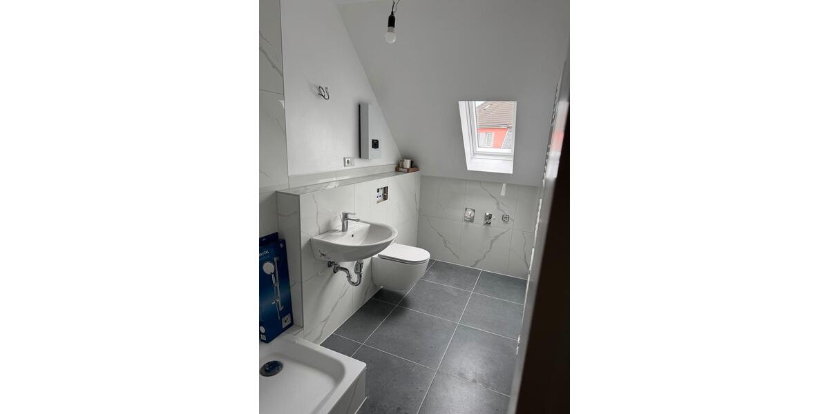 Dachgeschoßwohnung Essen Stadtbezirk III - 4 Zimmer, 102 m&sup2;, 850&euro; | Angebot:26539976