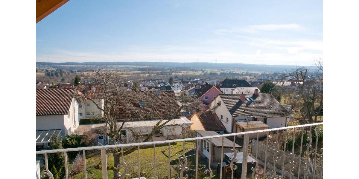 Dachgeschoßwohnung Straubenhardt - 2 Zimmer, 94 m&sup2;, 989&euro; | Angebot:25976196