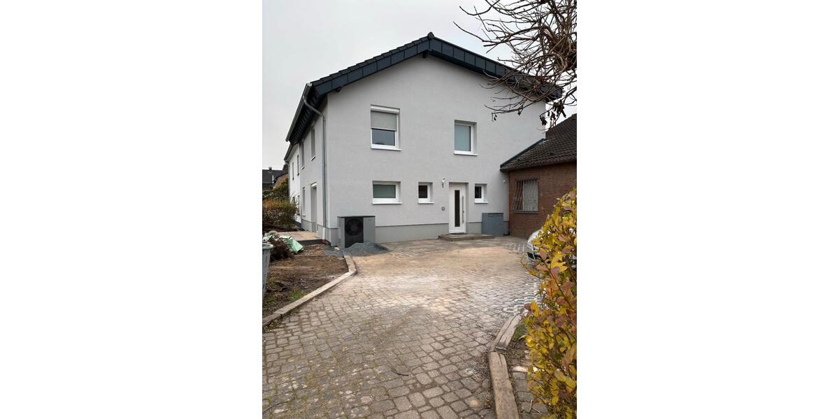 Etagenwohnung Köln Chorweiler - 4.5 Zimmer, 120 m&sup2;, 1.800&euro; | Angebot:26375140