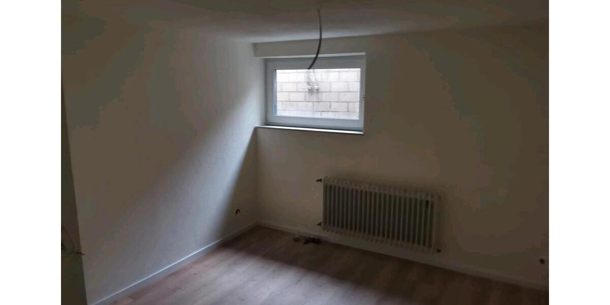 Neu sanierte Wohnung Wohngemeinschaft 3 Schlafzimmer 1 Wohnzimmer 1 zimmer