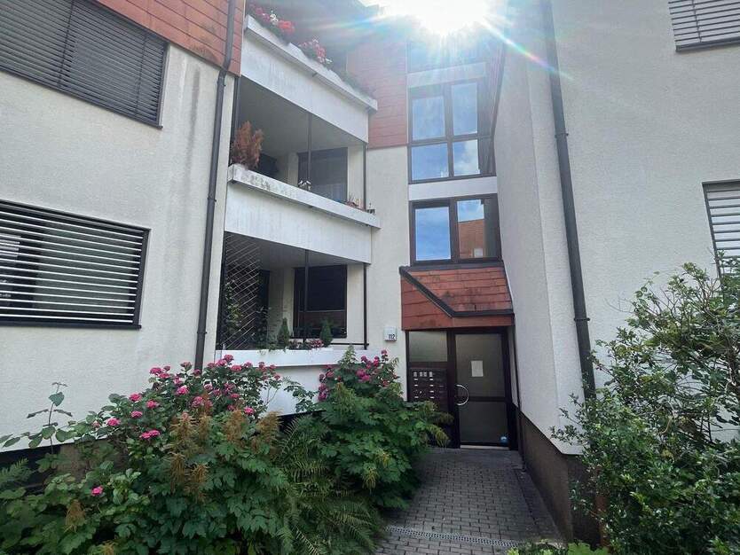 SOFORT VERFÜGBAR - Traumhafte Lage am Wöhrder See! Renovierte 2 Zimmer Dachgeschoss-Wohnung