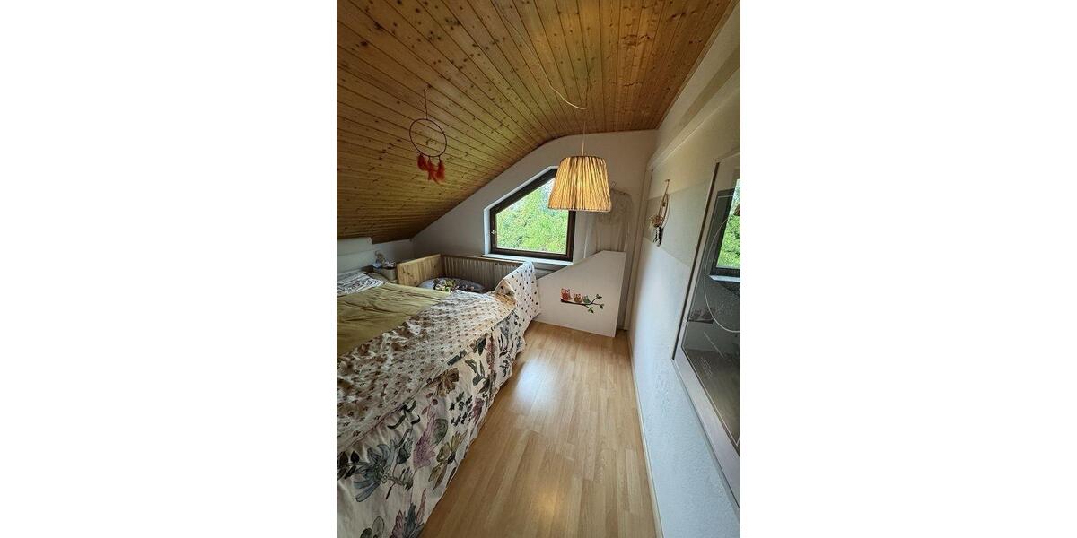 Dachgeschoßwohnung Kraichtal - 3.5 Zimmer, 85 m&sup2;, 1.200&euro; | Angebot:26691360