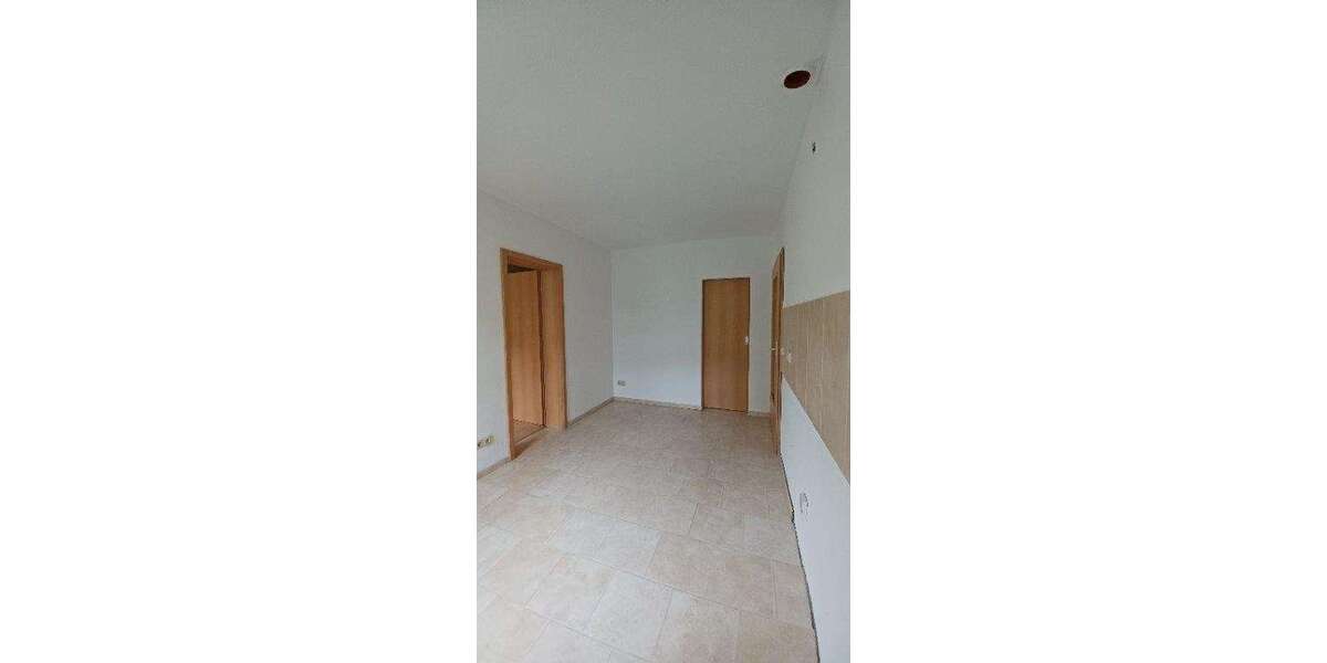 gepflegte 5 Zi.-Wohnung mit tollem Gemeinschaftsgarten - Etagenwohnung Pößneck | Angebot:26924476