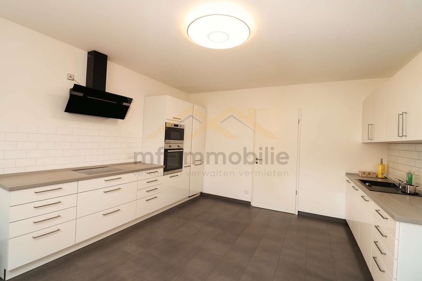 großzügige Erdgeschoßwohnung 2 Zimmer 84m² mit Einbauküche