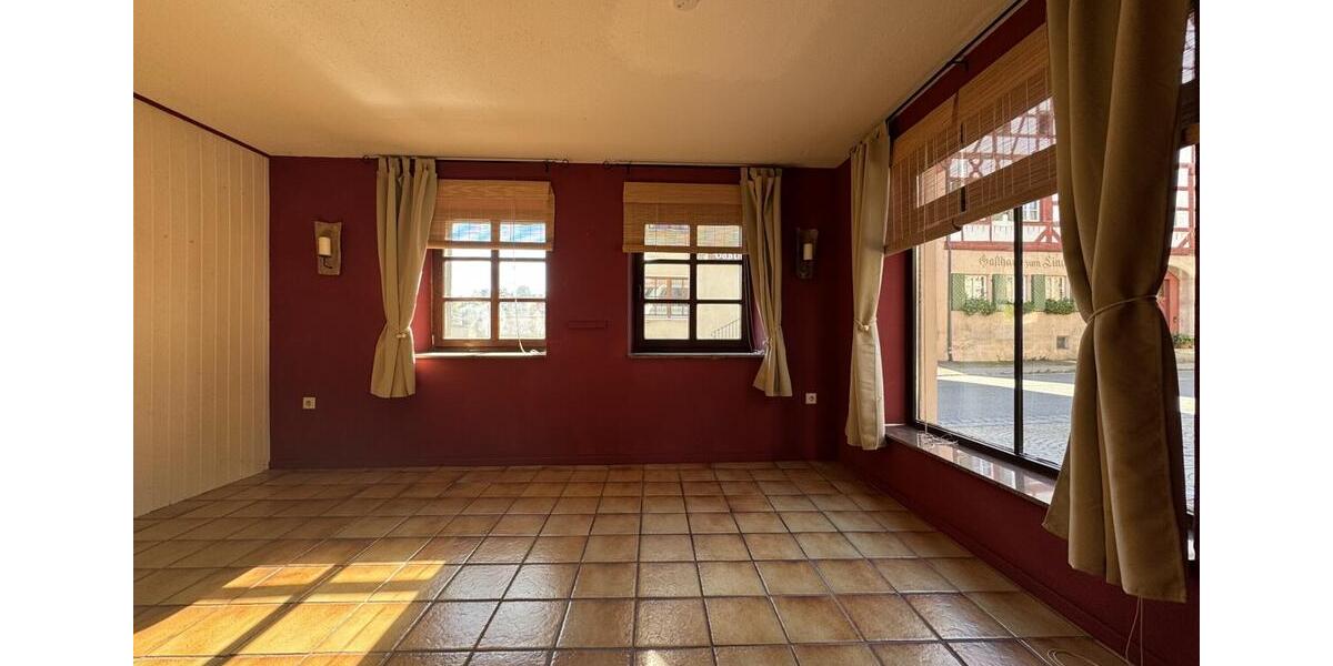 Wohnen, wo Geschichte lebt – Stilvolle Erdgeschosswohnung mit Wellness-Komfort in der Altstadt 2 zimmer