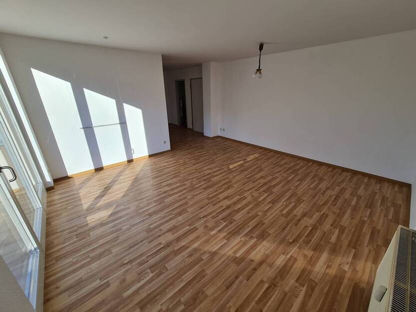 Helle 3-Raum Wohnung mit Balkon # Stellplatz # Ausblick